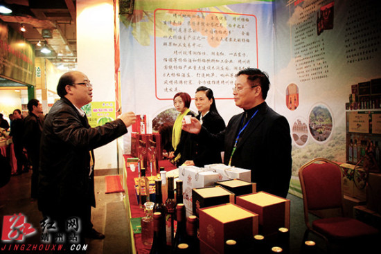靖州县委副书记变身“推销员” 推介靖州特色产品